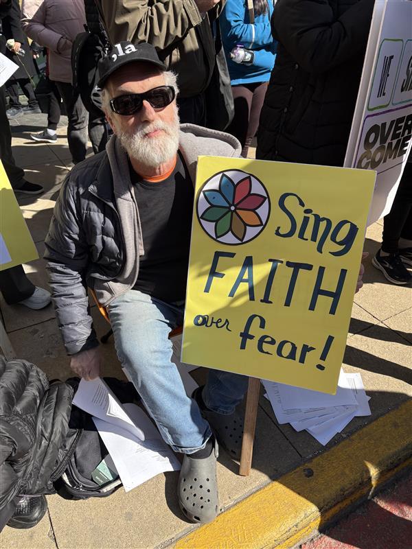 John Baker, a member of La Salle Street Church, at the “No Kings” protest on March 28, 2026. (Joel Ortiz / WTTW News)