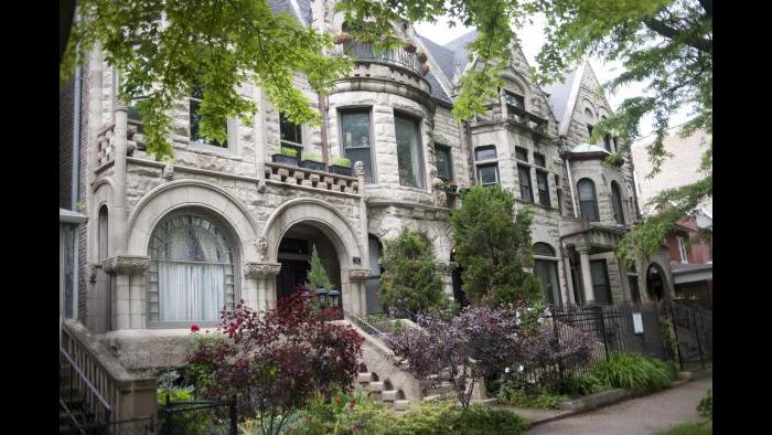 Ornate greystone buildings are common in the city’s Bronzeville neighborhood, like these on South Dr. Martin Luther King, Jr. Drive. (Photo by Bill Healy)