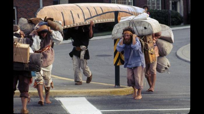 The beginning of the Toronto Portage on Riverside Drive, September 10, 1976. The men walked more than 100 miles, doubling back multiple times to carry all their gear through the city. (Photographers of the La Salle: Expedition II)