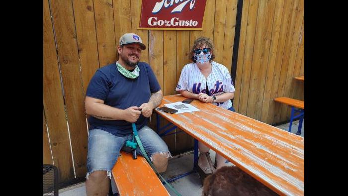 Matt Binning and Kate Masiak at the Nisei Lounge. (Erica Gunderson / WTTW News)