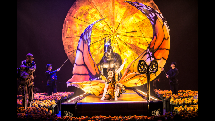 (Photo: Laurence Labat. Costumes: Giovanna Buzzi © 2016 Cirque du Soleil)