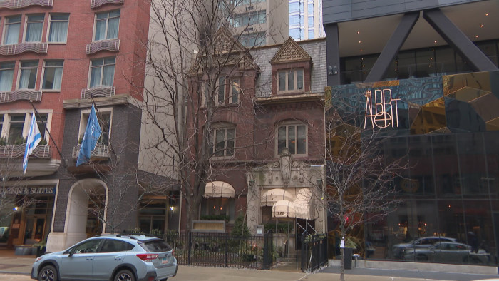 The Queen Anne building at 222 E. Ontario St. (Felix Mendez / WTTW News)