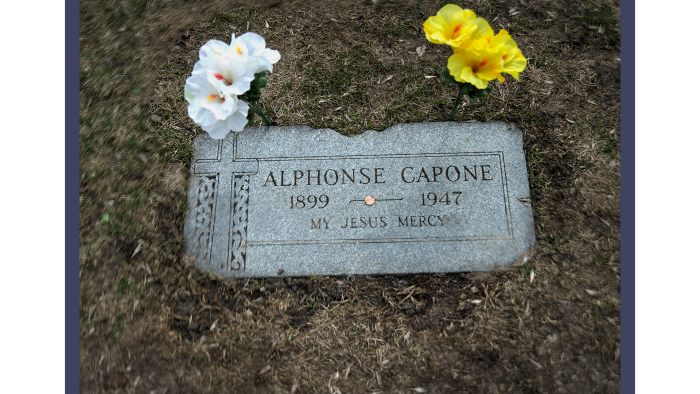 Al Capone, Mount Carmel Cemetery (Credit: Larry Broutman)