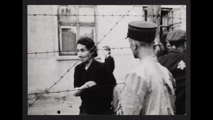 (Courtesy of the Art Gallery of Ontario, Gift of the Archive of Modern Conflict)