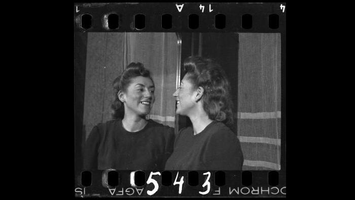 Portrait of Stefania Schoenberg, looking in the mirror, 1940-1944. (Courtesy of the Art Gallery of Ontario, Gift of the Archive of Modern Conflict)
