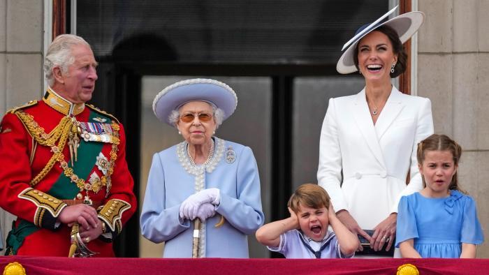 Britain’s Prince Charles, Queen Elizabeth II, Prince Louis, Kate, Duchess of Cambridge, Princess Charlotte, from left, stand on the balcony of Buckingham Palace, London, Thursday June 2, 2022, on the first of four days of celebrations to mark the Platinum Jubilee. (AP Photo / Alastair Grant, File)