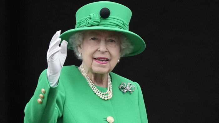 Queen Elizabeth II waves to the crowd during the Platinum Jubilee Pageant at the Buckingham Palace in London, Sunday, June 5, 2022, on the last of four days of celebrations to mark the Platinum Jubilee. (AP Photo / Frank Augstein, File)