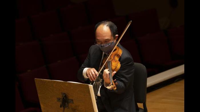 CSO Concertmaster Robert Chen. (Credit: Todd Rosenberg Photography)