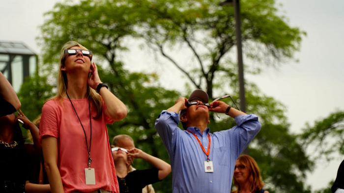 Phil Ponce watches the eclipse. (Alexandra Silets / Chicago Tonight)