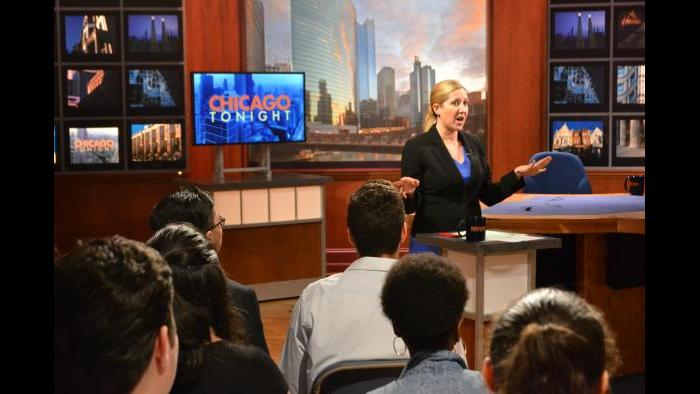 Amanda Vinicky talks to Mikva Challenge students before the forum on Monday, Oct. 8, 2018. (Kristen Thometz / Chicago Tonight)