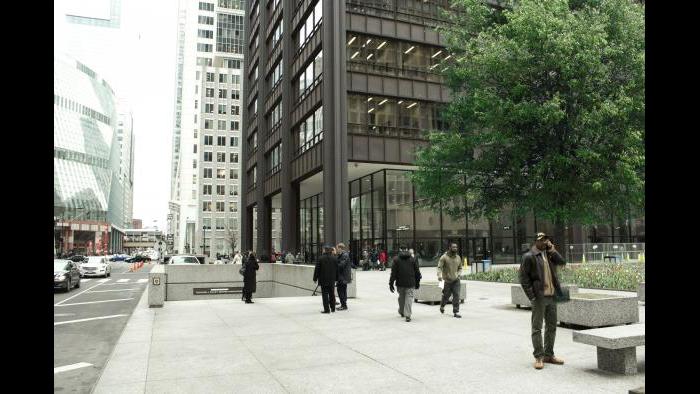 Before: Daley Center, street level. (Courtesy of the Environmental Law & Policy Center)