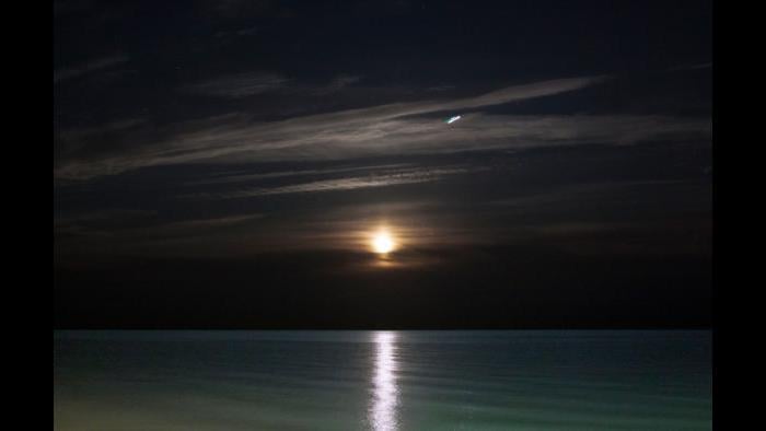 Photo by Daniel Christmas: Super Moonrise 252,000 miles from earth at 5:50pm CST Lake Michigan at Chicago's Last Beach, Nov. 14, 2016 (Full Photo) 