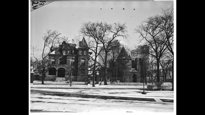 George Hardin’s house and castle-like museum were among the very last of the structures to be removed on Lake Avenue during the 1960s. The trustees of the museum fought condemnation by the city unsuccessfully.