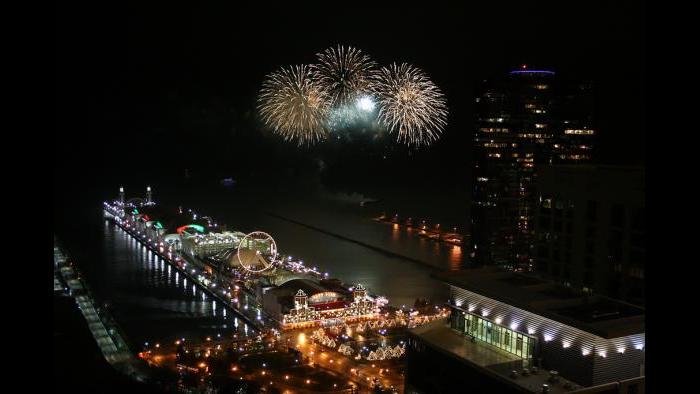 Navy Pier fireworks. (Marit & Toomas Hinnosaar / Flickr)