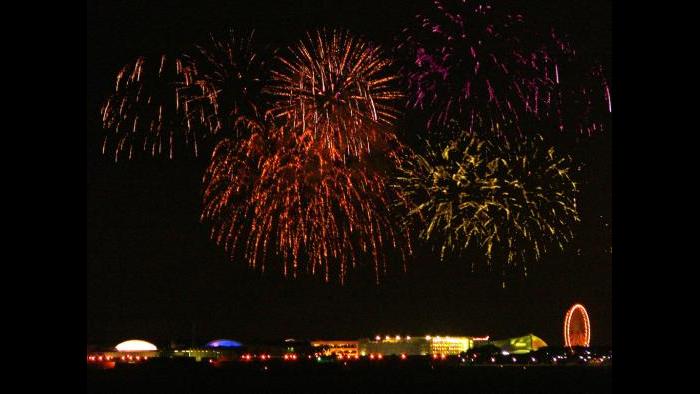 Navy Pier fireworks. (Paul Morgan / Flickr)