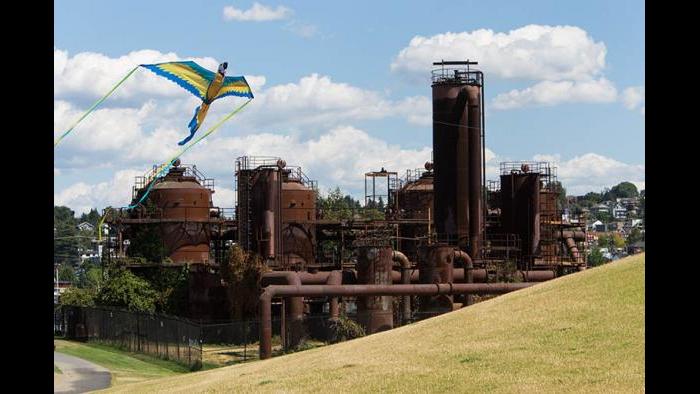 Gas Works Park in Seattle used to be a toxic site from an abandoned gas manufacturing plant. Much of the old factory is still preserved in middle of today’s existing green space.