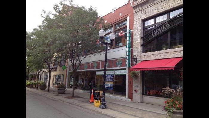 Rock N Roll Vintage in Lincoln Square (Rebecca Palmore / Chicago Tonight)