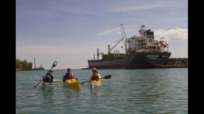 Kayaking in the Calumet River. (Luke Brodarick / Chicago Tonight)