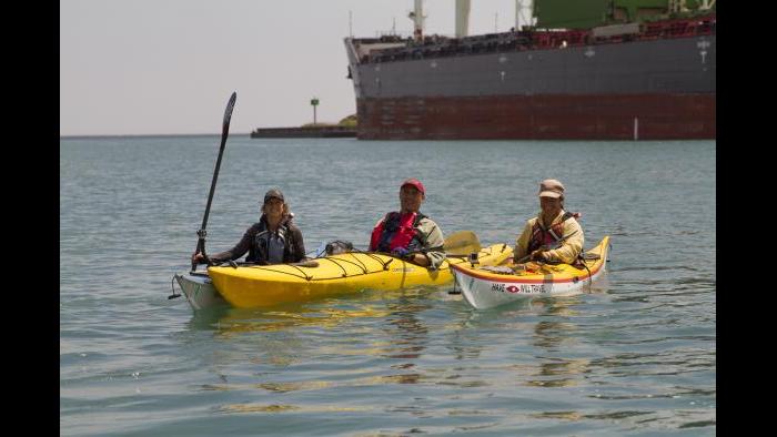 Kayaking in the Calumet River. (Luke Brodarick / Chicago Tonight)