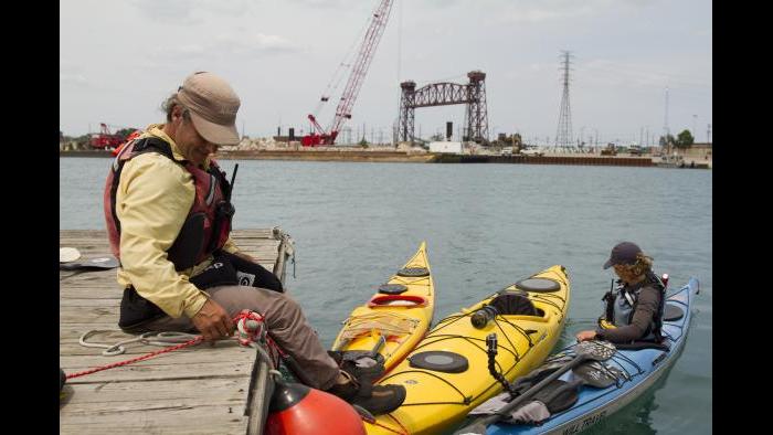 Kayaking in the Calumet River. (Luke Brodarick / Chicago Tonight)