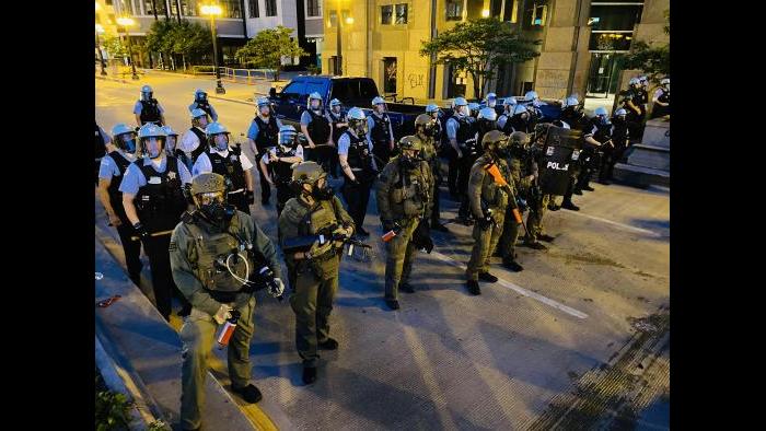 Scenes from Chicago protests on Saturday, May 30, 2020 over the killing of George Floyd. (Hugo Balta / WTTW News)