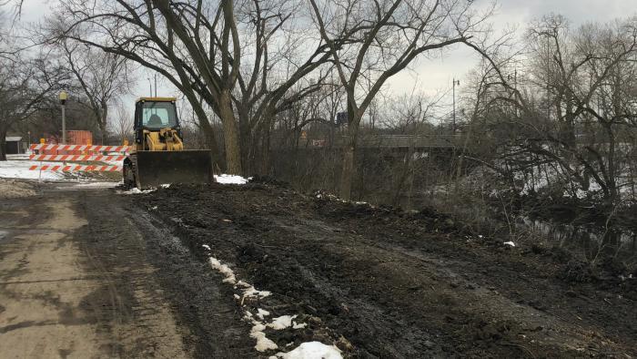 In the spring, the riverbank will be planted with 277 trees and shrubs, 950 seedlings per acre and 56 pounds of native seed per acre. (Patty Wetli / WTTW News)