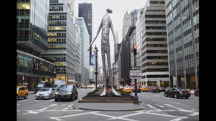 Tom Friedman Looking Up, 2015 (© Tom Friedman; Courtesy the artist; Luhring Augustine, New York; and Stephen Friedman Gallery, London. Photograph by Farzad Owrang.)