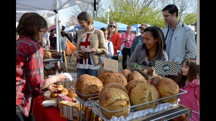 Shoppers at Green City Market. (Photo by Cindy Kurman / Kurman Communications)