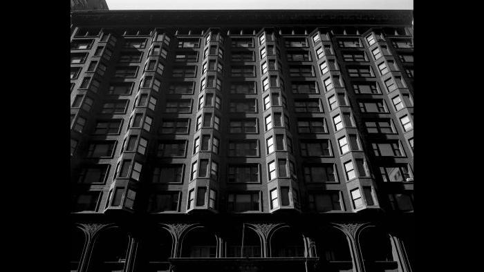 The wide facade of the Chicago Stock Exchange building at 30 N. LaSalle St. (Courtesy the Richard Nickel Archive/ Ryerson and Burnham Archives/ The Art Institute of Chicago)