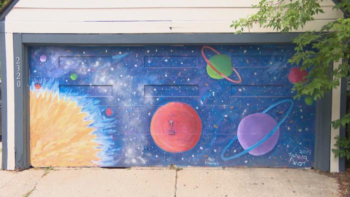 A mural by Teresa Parod. (WTTW News)