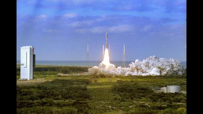 NASA’s New Horizons spacecraft roars into the sky aboard an Atlas V rocket at the Kennedy Space Center on Jan. 19, 2006. (Courtesy of NASA)