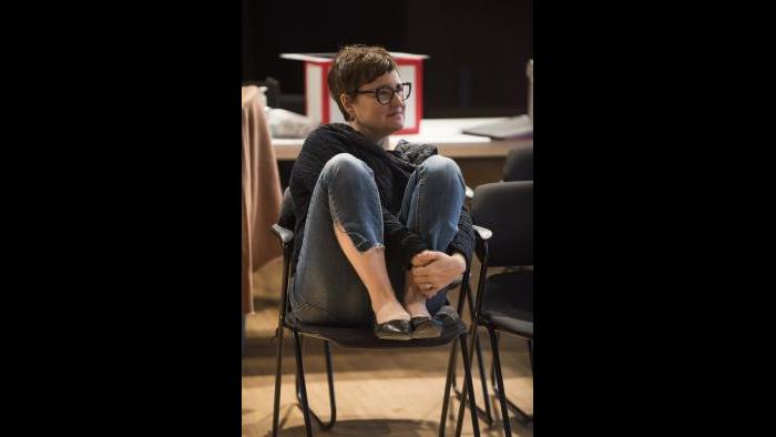 Rehearsing for “The Rembrandt” (Michael Brosilow / Steppenwolf Theatre)