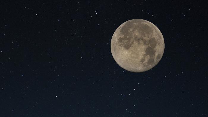 The supermoon on Nov. 14 will be the closest full moon to Earth since 1948. (Dave Doe / Flickr)
