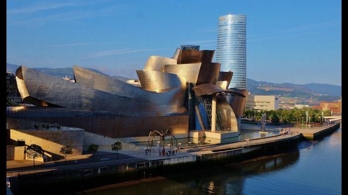 The finished Guggenheim Museum in Bilbao, Spain. (Thierry Llansades / Flickr)