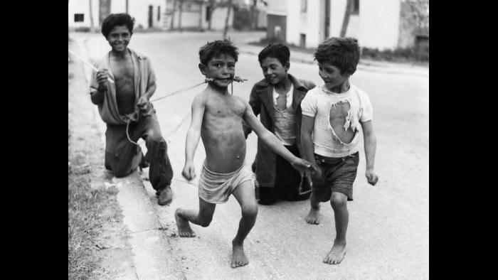 (© Sabine Weiss / Courtesy Stephen Daiter Gallery, Chicago)