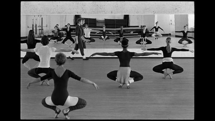 Merce Cunningham with dancers at Westbeth,1971. (James Klosty)