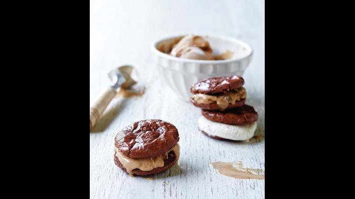 Candied pecan ice cream sandwich cookies (Dan Goldberg © 2015)