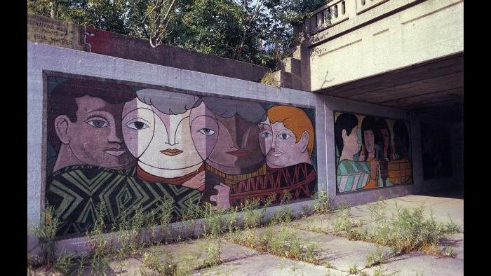William Walker, “Childhood Is without Prejudice,” 1977 (Photograph by James Prigoff and Robin J. Dunitz)