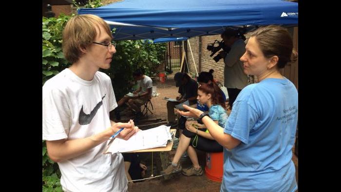 Lake Forest College archaeology students at the Charnley-Persky House. (Photo by Eddie Arruza)