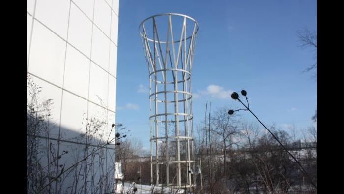 Outdoor column designed by Stanley Tigerman (Chloe Riley)
