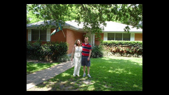 David Kaplinsky (right) with his mother in front of their New Orleans home before Hurricane Katrina.