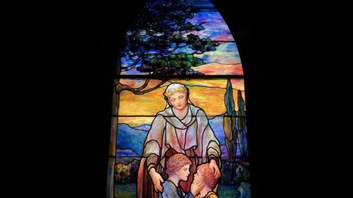 A Tiffany and Company window on display as part of the “Eternal Light” exhibition at the Driehaus Museum in Chicago. (Marc Vitali / WTTW News)