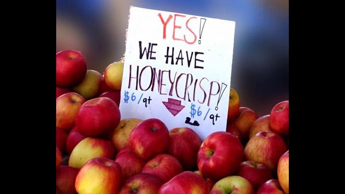Apples at Green City Market. (Photo by Cindy Kurman / Kurman Communications)