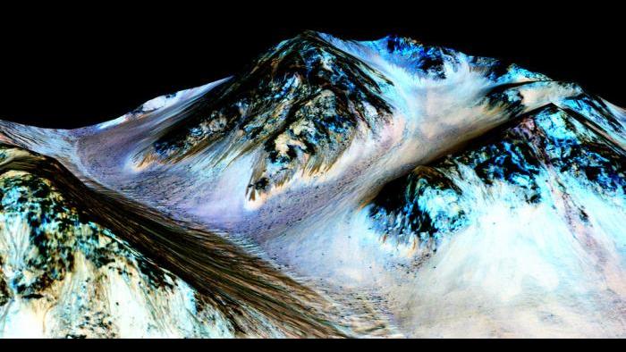 RSL at Hale Crater. Photo by NASA/JPL-Caltech/University of Arizona