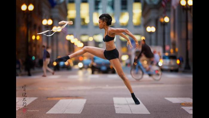 Paige Fraser, founding dancer of Visceral Dance Chicago (Kentaro Yamada)