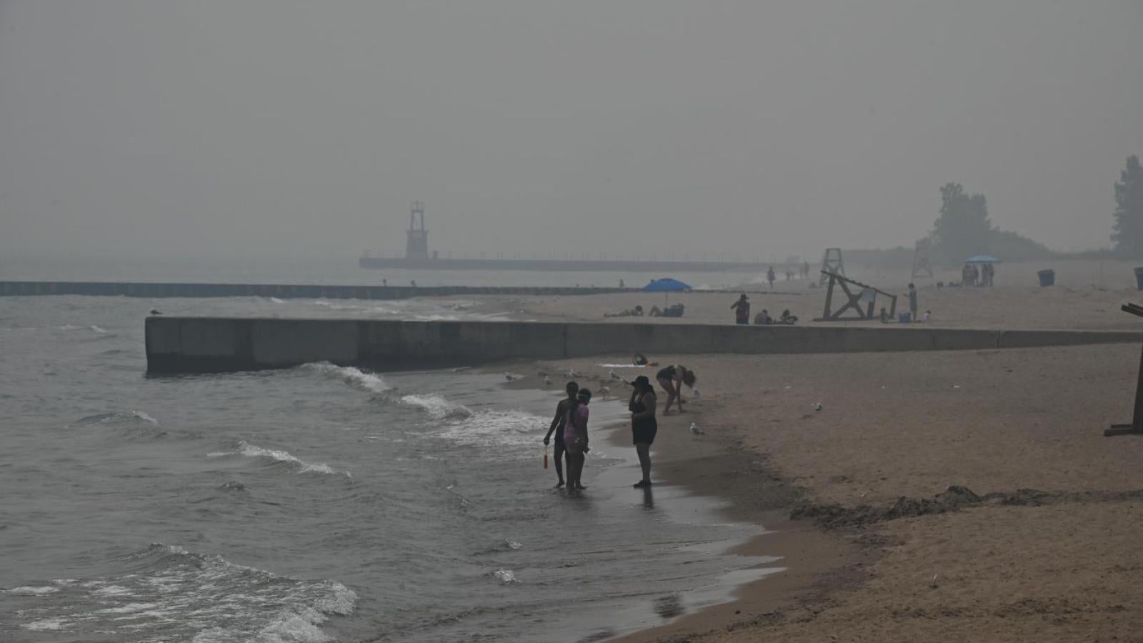 Wildfire smoke blankets Chicago as a hazardous air quality alert is issued on July 16, 2026. (Victor Hilitski / WTTW News)