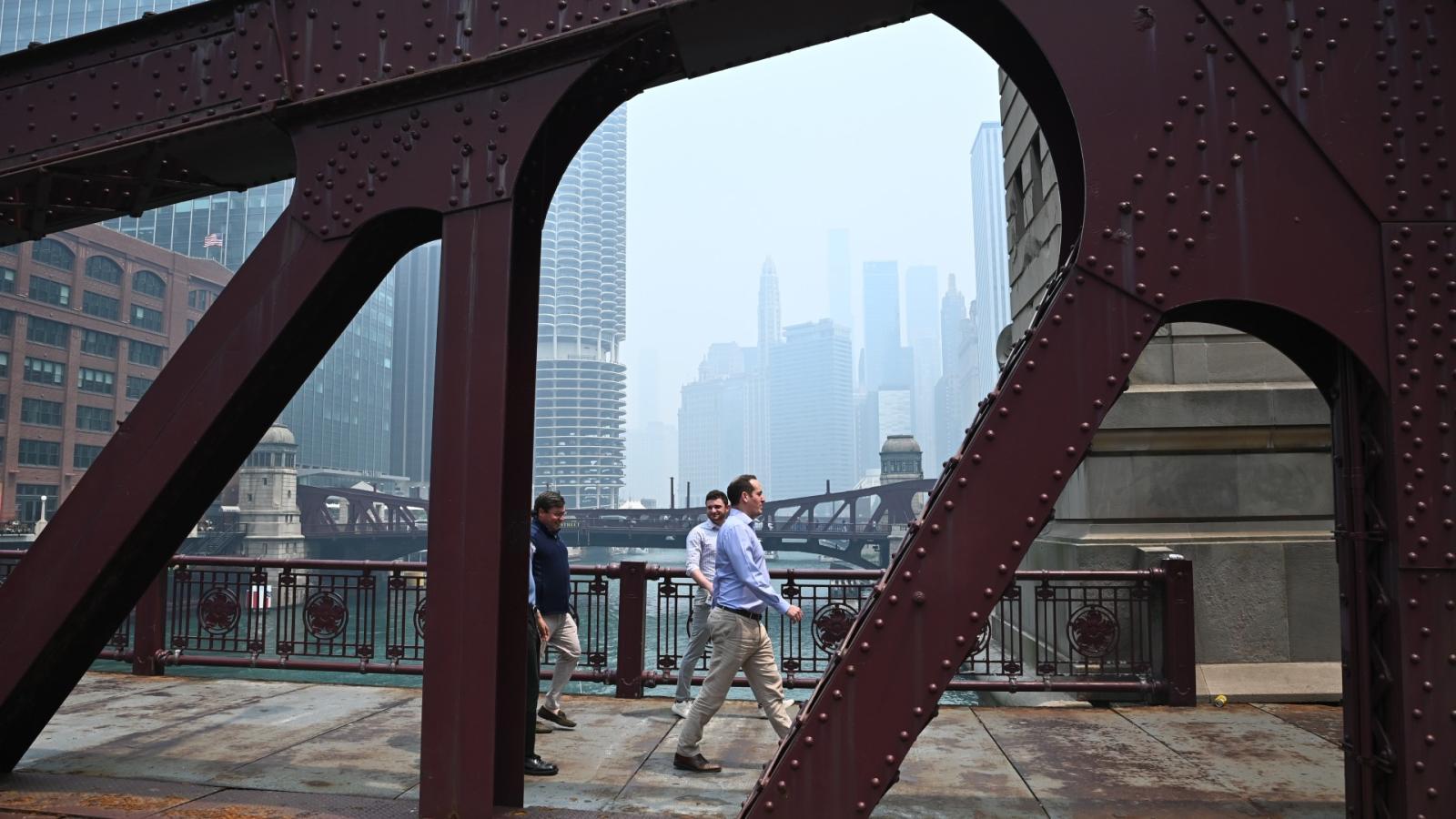 Wildfire smoke blankets Chicago as a hazardous air quality alert is issued on July 16, 2026. (Victor Hilitski / WTTW News)