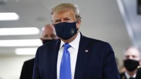 President Donald Trump wears a mask as he walks down the hallway during his visit to Walter Reed National Military Medical Center in Bethesda, Md., Saturday, July 11, 2020. (AP Photo / Patrick Semansky) President Donald Trump wears a mask as he walks down the hallway during his visit to Walter Reed National Military Medical Center in Bethesda, Md., Saturday, July 11, 2020. (AP Photo / Patrick Semansky)