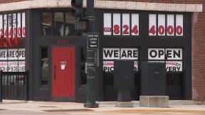 A business in Edison Park on Chicago’s Northwest Side tries to catch the attention of passersby during the pandemic. (WTTW News) A business in Edison Park on Chicago’s Northwest Side tries to catch the attention of passersby during the pandemic. (WTTW News)