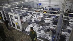 Migrant families will be held at hotels in the Phoenix area in response to a growing number of people crossing the U.S.-Mexico border, authorities said Friday, April 9, 2021 another step in the Biden administration's rush to set up temporary space for them. (AP Photo / Dario Lopez-Mills, Pool, File) Migrant families will be held at hotels in the Phoenix area in response to a growing number of people crossing the U.S.-Mexico border, authorities said Friday, April 9, 2021 another step in the Biden administration's rush to set up temporary space for them. (AP Photo / Dario Lopez-Mills, Pool, File)